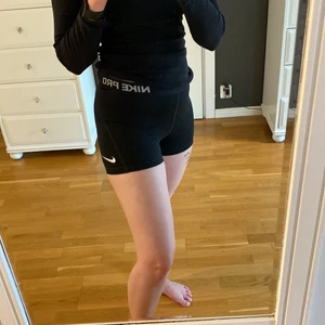Nike pro  - Svarta träningsshorts från Nike (pro) i storlek S. Passar även som XS.