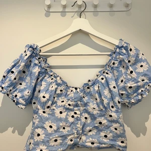 Topp ifrån Gina tricot - Bra skick 