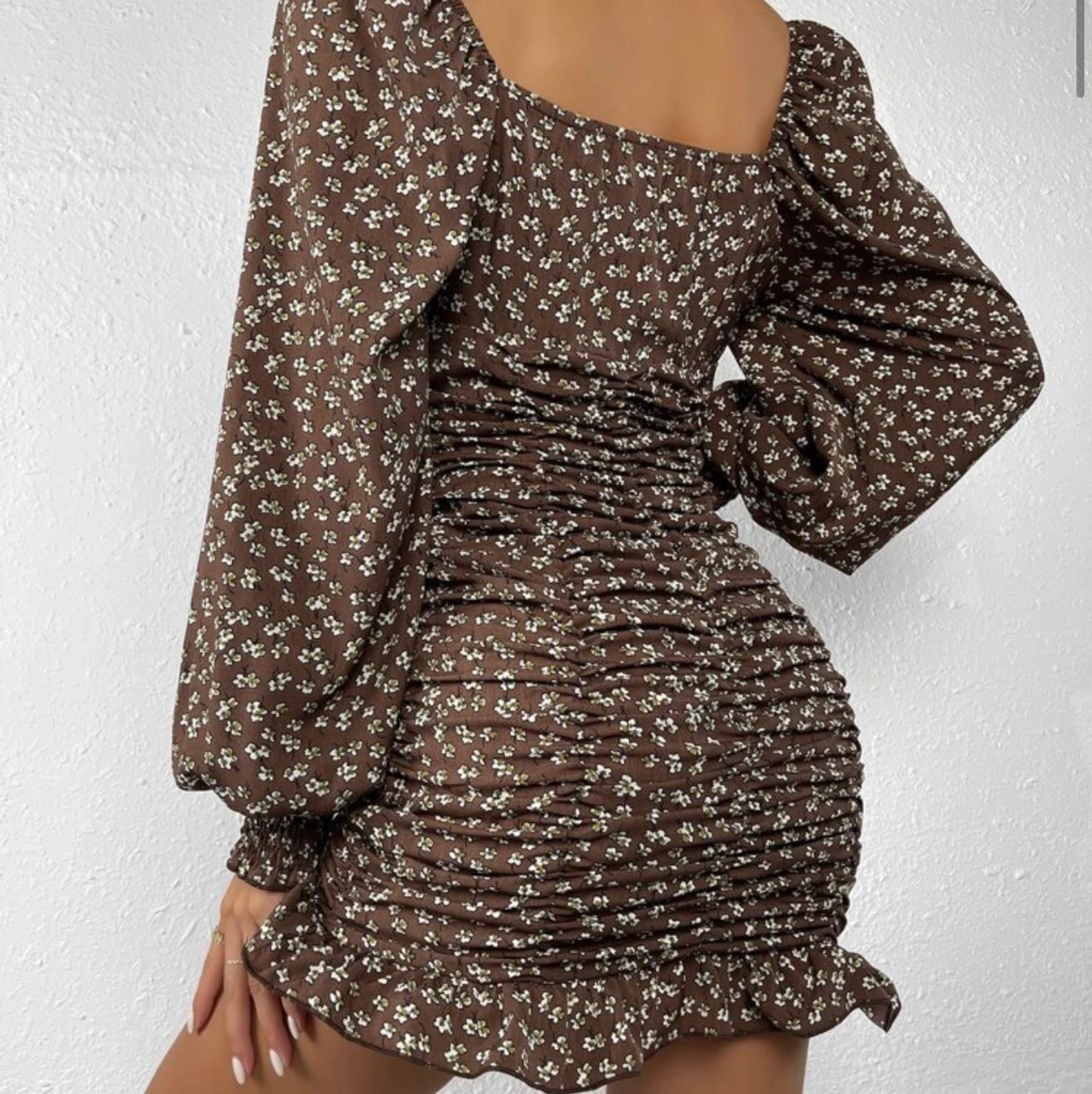 Oanvänd superfin klänning  - 90