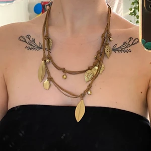 Halsband  - Jättefint halsband men har för många. Möts i Stockholm eller skickar mot fraktkostnad 🌻