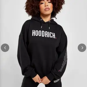 Säljer ny hoodrich hoodie som är använd 1 gång, säljer då den inte kommer till användining men den är väldigt fin❤️skriv privat om ni vill ha fler bilder och frakten är i priset❤️