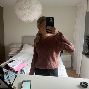 Tröja - Tröja från NA-KD. I strl XS. Sparsamt använda. Nypris: 349kr Mitt pris: 90kr Vid en snabb affär kan priset diskuteras 💸 Kan mötas i Tyresö eller skickas. Frakt kan tillkomma!