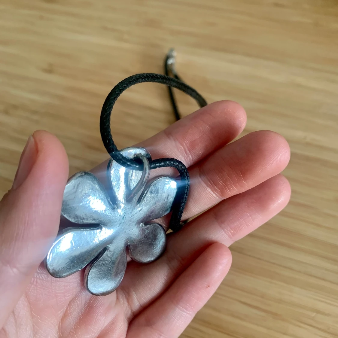 Blommigt halsband - 91