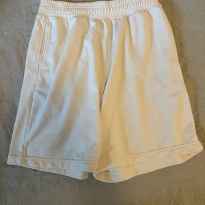 Mjukisshorts från HM  - I bra skick och väldigt sköna! 