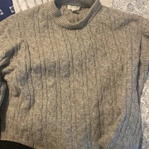 Hm stickad kofta - Däljer nu min stickade kofta som inte längre kommer till Andvändning