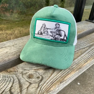 Maggiore keps  - Bra skick men är lite sönder där fram men annars inga skador 