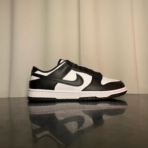 Nike Dunk ”Panda”  - Helt nya dunks i storlek 41 W men passar män också!  Skriv för fler bilder! 