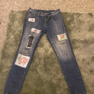 Byxor - Säljer mina design jeans då dom tyvärr inte passar längre, stretchiga och sköna, pris kan diskuteras