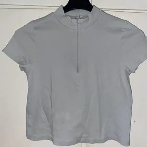 Nelly tröja - Använd 1 gång. Liten i storlek. Storlek XL