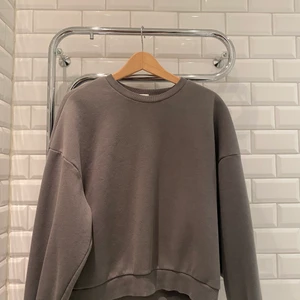 grey crewneck - cozy crewneck perfect for fall!!!