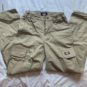 Dickies Cargo Pants - Cargo pants från Dickies. Aldrig använda, nyskick och skönt material. 