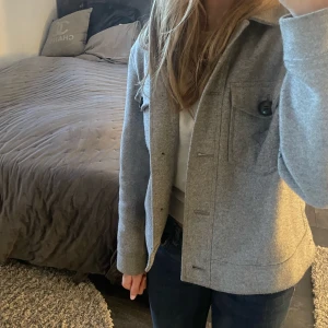 Grå kappa - Fin vårkappa, använd några gånger förra våren