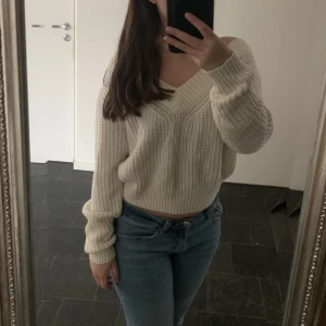 Vit tröja - Söt vit tröja från hm's divided i storlek xs💕💕används inte längre