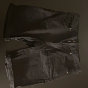 Jeans Shorts H&M - Jeans Shorts från H&M i svart, Slim fit 