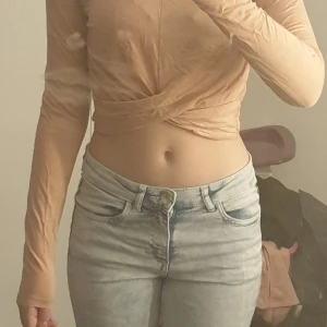 Rosa/beige tröja - Älskar verkligen designen men är för kort