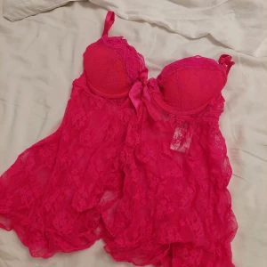 Sexig nattlinne/topp fråb HM - Underklädertopp från HM, knappt använd. Storlek 38, skulle säga att den passsar en 70 A/B