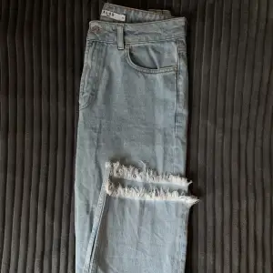 Jeans från NA-KD i ljus tvätt💙 Använda fåtal gånger