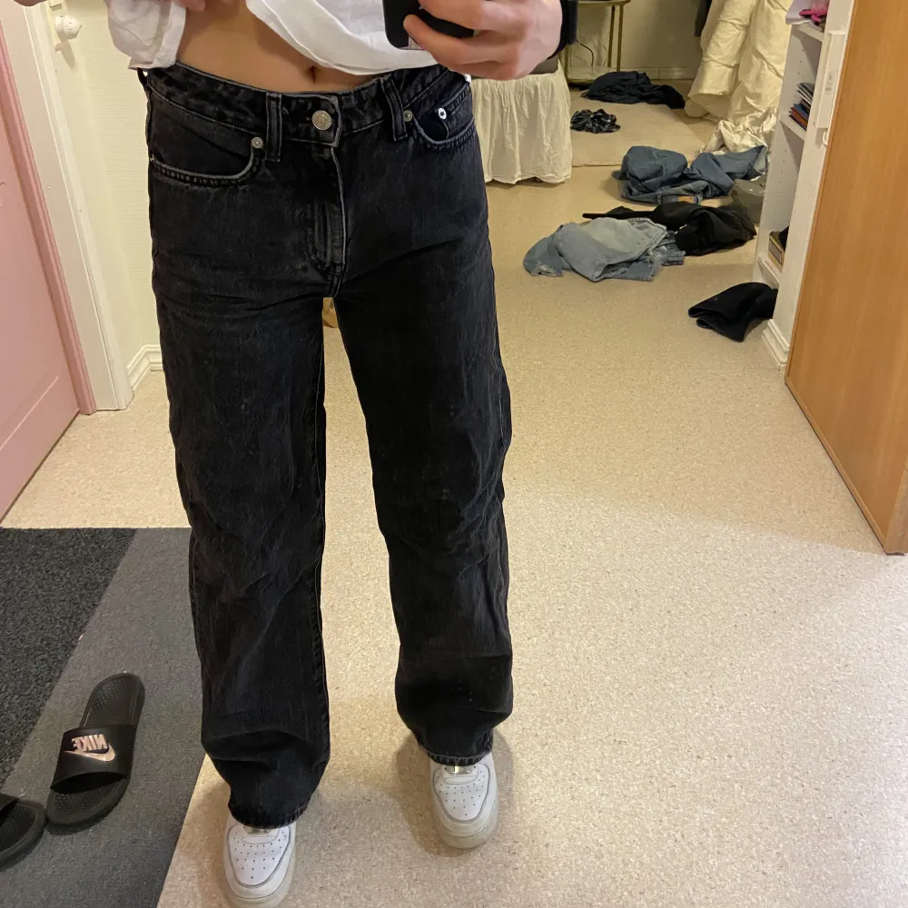 Fina svarta jeans från lager 157 i storlek XS-S och jag är 168cm. Fint skick🌟. Jeans & Byxor.