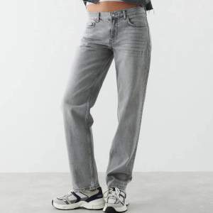 Skitsnygga knappt använda low rise jeans från Gina tricot. Använda kanske 4 gånger, säljer pga för stora för mig. 
