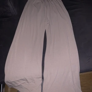 Mjukisbyxor - Mjukisbyxor från shein storlek M