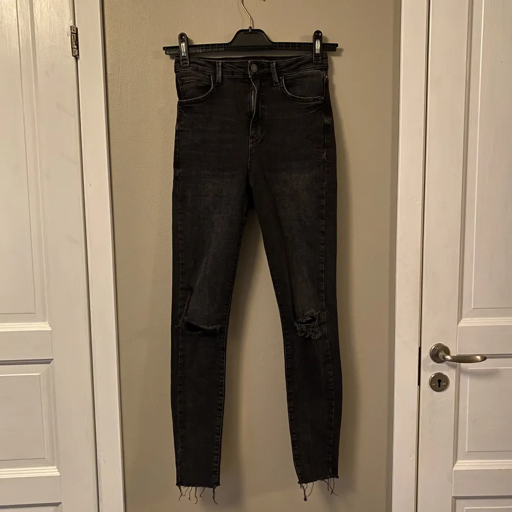 begagnade svarta gina jeans  vid intresse kan fler bilder skickas . Jeans & Byxor.