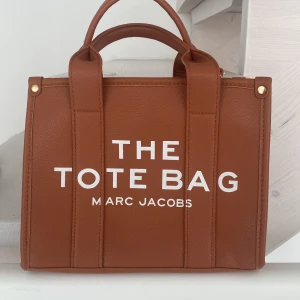 Säljer min super fina Tote bag !❤️ - Säljer min super fina tote bag som jag fick i födelsedagspresent!❤️ Det är den lilla modelen!🌟