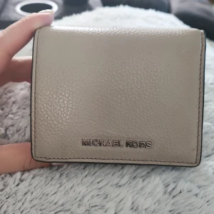 Michael Kors plånbok - Jätte fin äkta skinn MK plånbok 