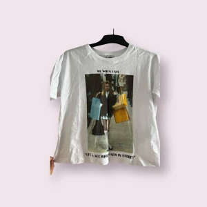 Vit T-shirt  - Oanvänd vit T-shirt från Pimkie, bekväm för sommaren Storlek XS