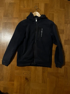 Sail Racing Tröja - Marinblå, 160cm, använd, okej skick.