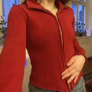 As snygg röd tröja från Boomerang ❤️100% bomull