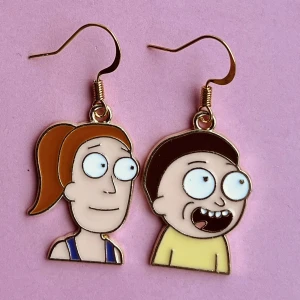 Cartoon örhängen 💕 - Nickelfria krokar och fri frakt 💕