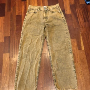 Weekday galaxy overdyed jeans  - Använda ett fåtal gånger och dom är i väldigt bra skick