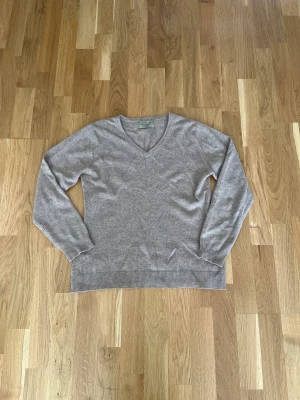 Marchbrae cashmere tröja - Skick: 6/10 (har några små hål)