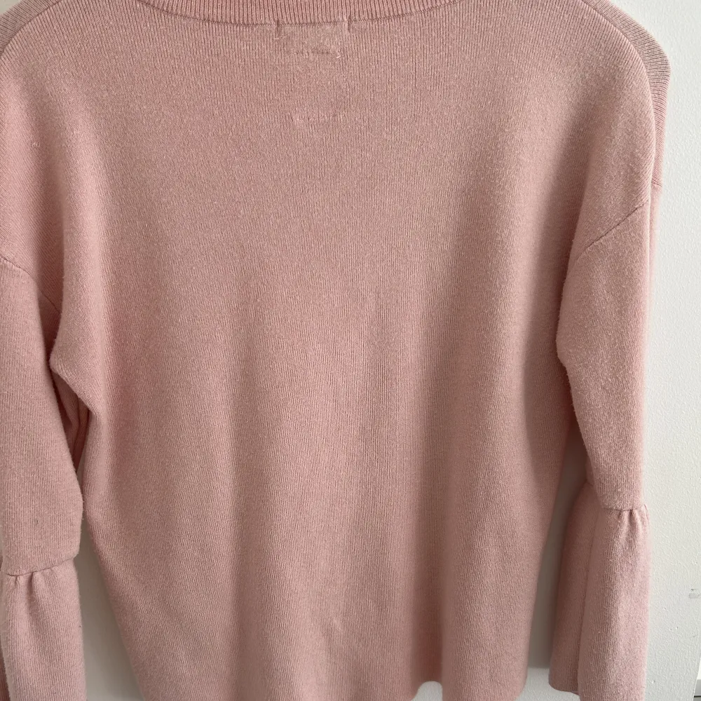 Rosa tröja från zara😍🌸😊köpte står för frakt. Tröjor & Koftor.