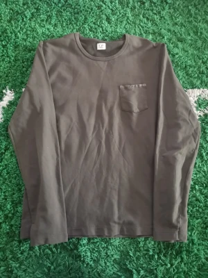 C.P Company lognsleeve - Army green C.P Company longsleeve med bröstficka, XL Cond 8/10