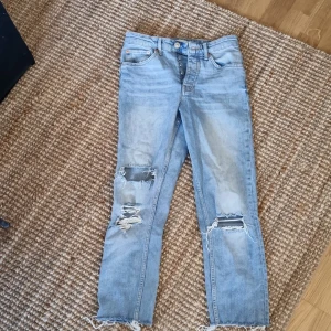 Jeans 36  - Fint skick. Bra längd på någon som är ca 160 cm.