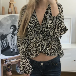 Fin blus - Snygg blus jag bara använt 1 gång! Möts i Uppsala eller så står köpare för frakt💗