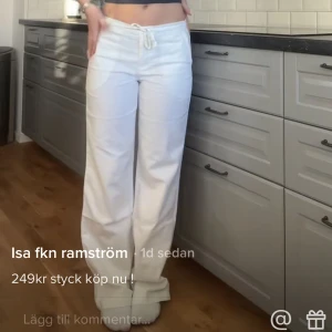 Linnebyxor - Linne byxor från bontrix. Bilderna är lånade. Storlek M. Köpar står för frakten.