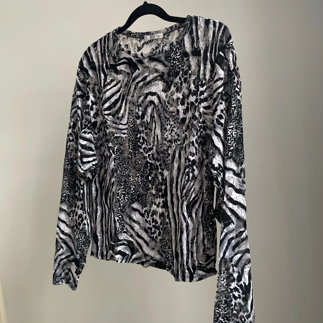 Semi-transparent tröja