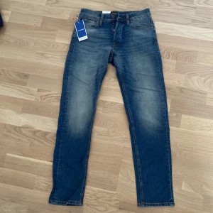 Jeans - Helt nya jeans ifrån Jack&Jones! Modell Mike. Storlek 28/32