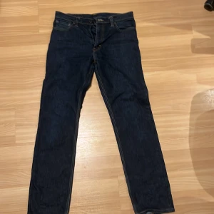 Levis 504 - Svarta Levis 504 W33 L34 ser bra på och dom ser helt nya ut.