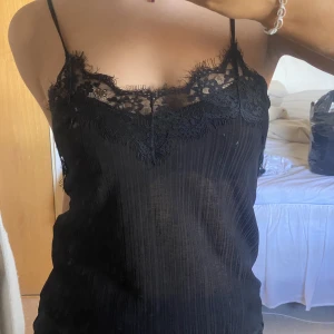 Spets linne - Fint skick! Paketpris vid köp av flera plagg