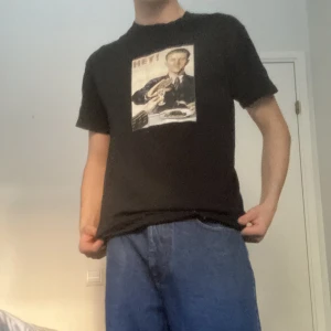 Gildan T-shirt - Skön t-shirt med tryck. Använt ytterst lite. Köptes på secondhand för cirka 150kr. 