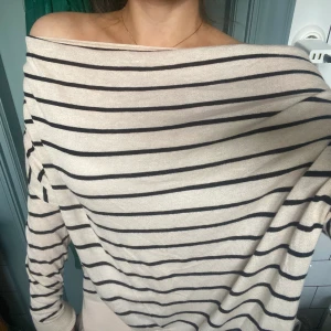 Tröja  - Fin randig tröja, prefekt till sommarn!