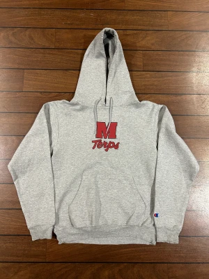 Champion Maryland Hoodie - Snygg vintage maryland Champion  Hoodie i storlek S! Bara att skriva om du undrar över något🙏