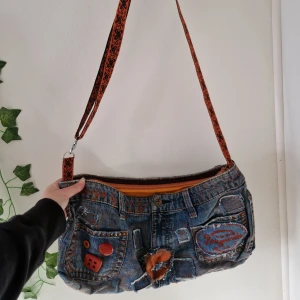 Väska - Supercool axelremsväska i jeans, begagnat men bra skick