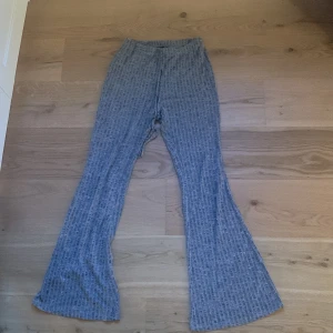 Byxor  - Fina sköna och bekväma byxor, stretching, om du är 164 eller kortare passar det men annars än det korta för mig som är 169. 