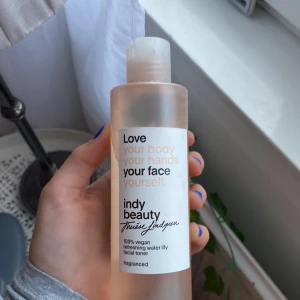 Toner - Säljer min toner från indy beauty. Har använt ca 10 ggr men det finns väldigt mycket kvar.  Original pris ca 100 kronor 