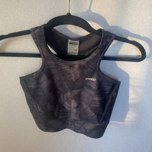 Stronger  - Sporttop från Stronger i storlek Xs, använd 1 gång. 