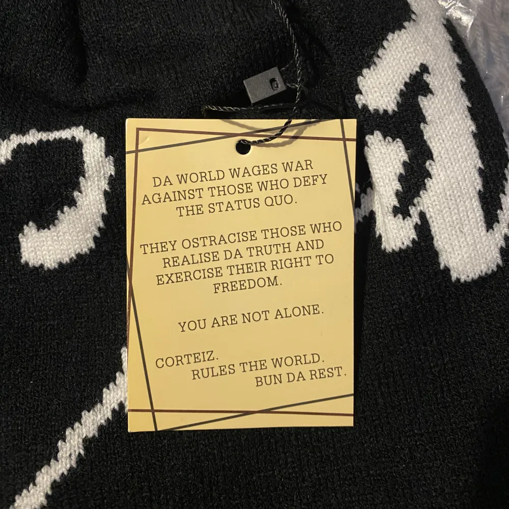 Helt ny corteiz beanie som matcher med allt och är perfekt för våren. Den är äkta, köpte den när jag va i london under februari. Köpt för 899kr. Säljer den pga den är inte min stil.. Övrigt.